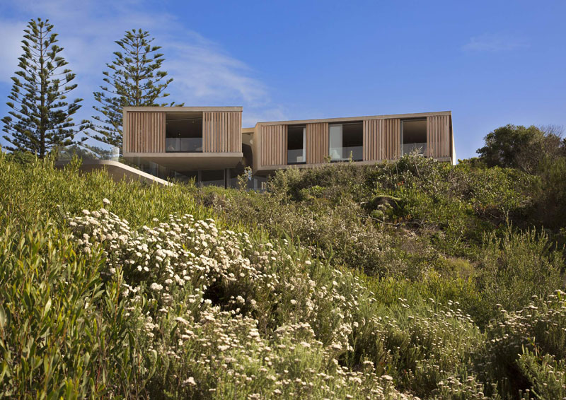 A Natural Palette Of Earth Tones Runs Through This Home Overlooking The