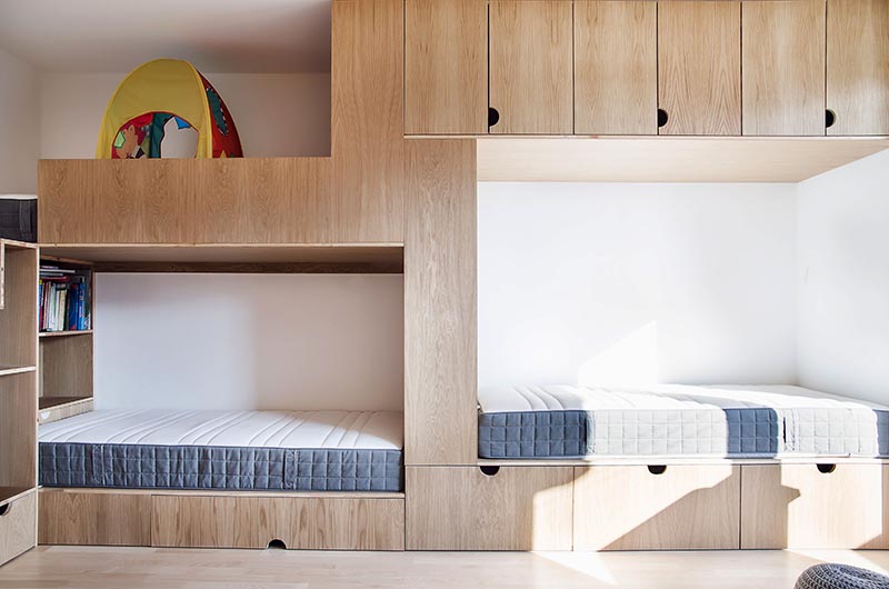 childrens bedroom with bunk beds