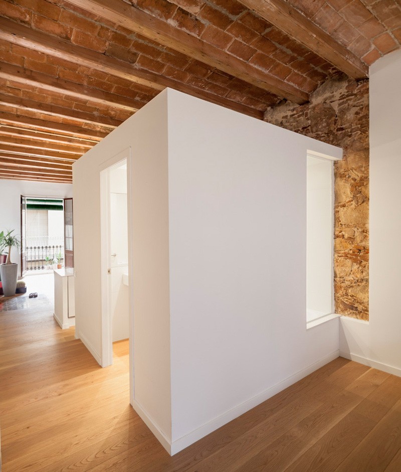 This apartment inside a 19th century building combines the old with the new