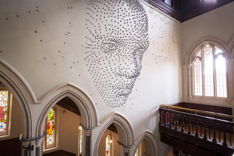 This artist created a 3D human face from 2000 suspended metal stars