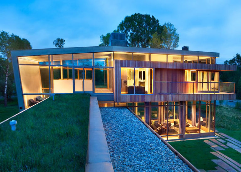 This Riverside House Lives Among The Hills Of Montana