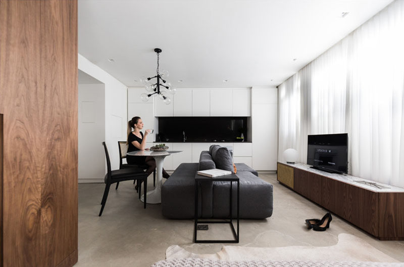 This 430 Square Foot Apartment Makes The Most Of Its Small Layout ...