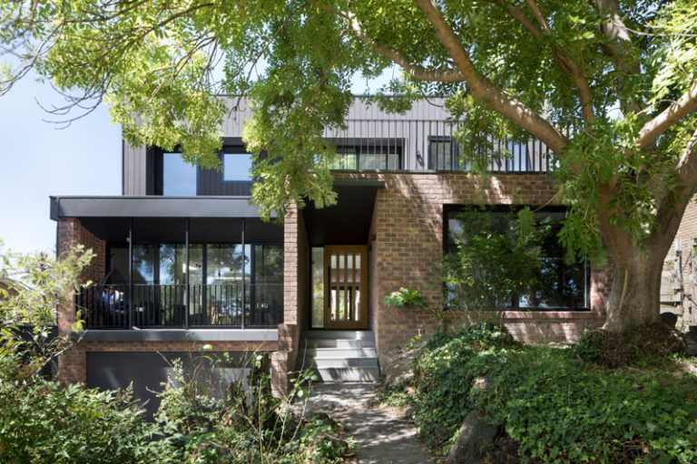 A Contemporary Update For A 1970s Brick House In Melbourne   Renovated Brick House 210317 1204 01 768x512 