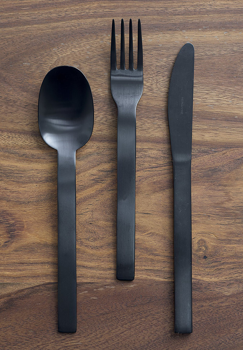https://www.contemporist.com/wp-content/uploads/2017/05/modern-matte-black-cutlery-home-decor-260517-347-01a.jpg