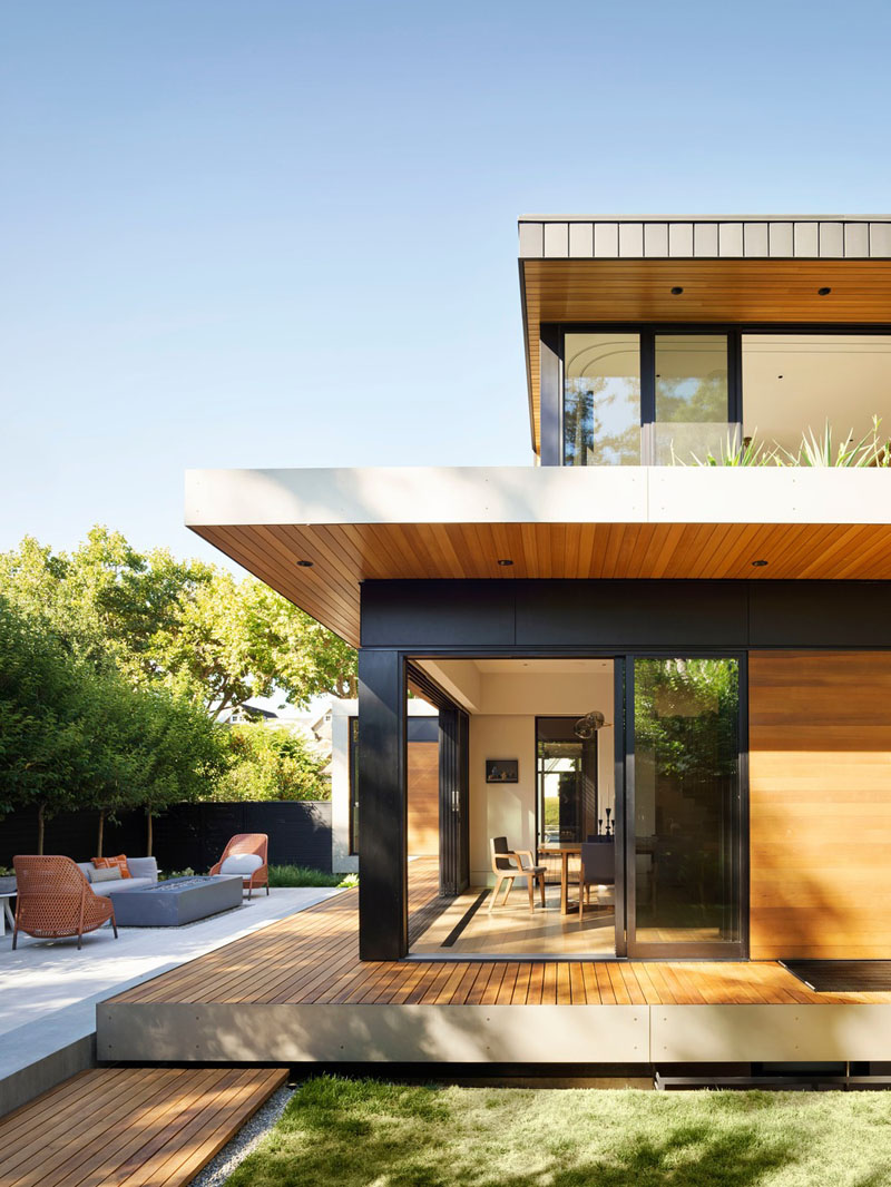 Layers Of Landscaping Soften This Modern Californian House