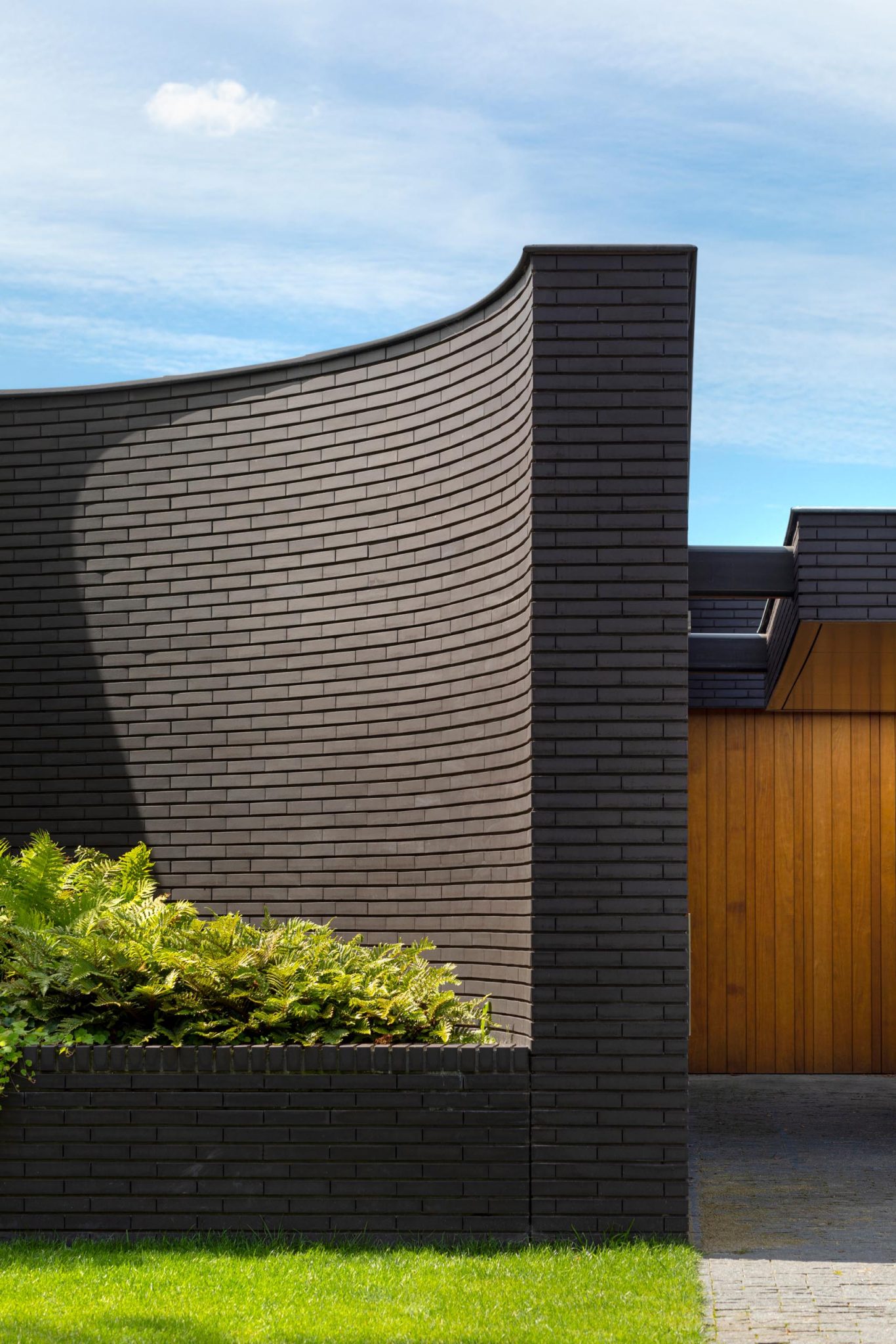 Black Brick House Modern Architecture 211020 939 03 1366x2048 