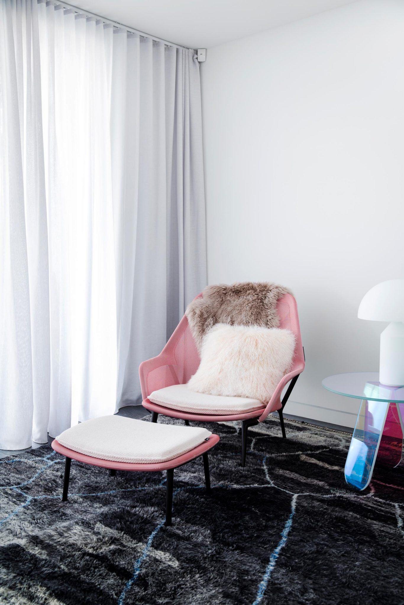 Cloudy Hexagon And Marble Tiles Create A Calming Tone In This En-Suite ...