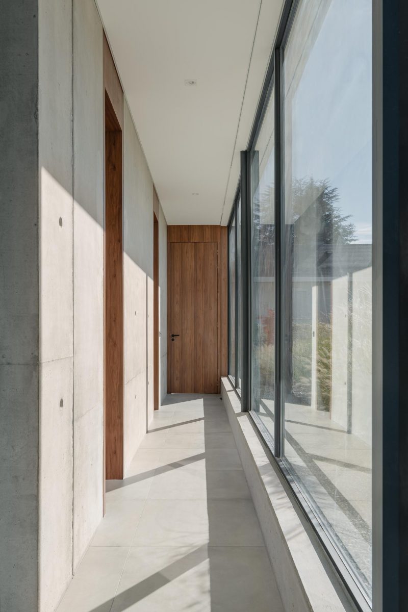 Wood Screens And Board-Formed Concrete Add Character To The Design Of ...