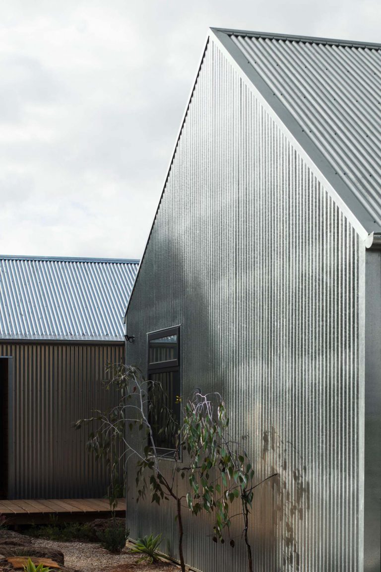 This Home Was Designed To Be Durable, So They Covered It In Corrugated ...