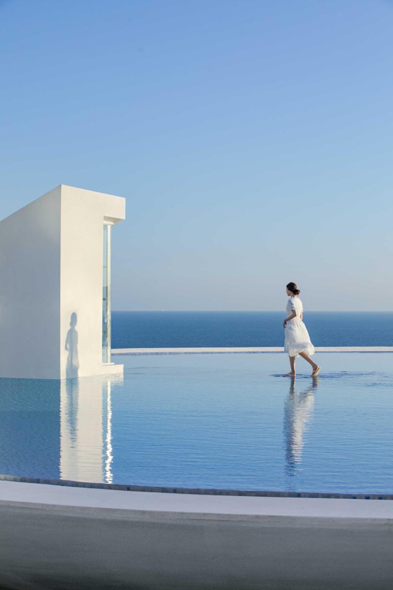 A Shallow Pool Sits On Top Of This Modern Library