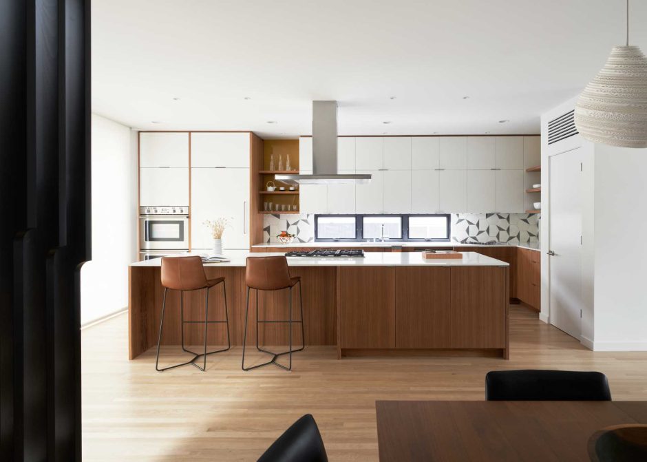 Before After A 1960s House Transformed Into A Modern Home For A   Modern Wood White Kitchen 130323 1224 01 940x671 