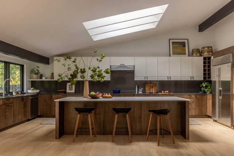 Before & After - A 1970s Home Received A Contemporary Renovation