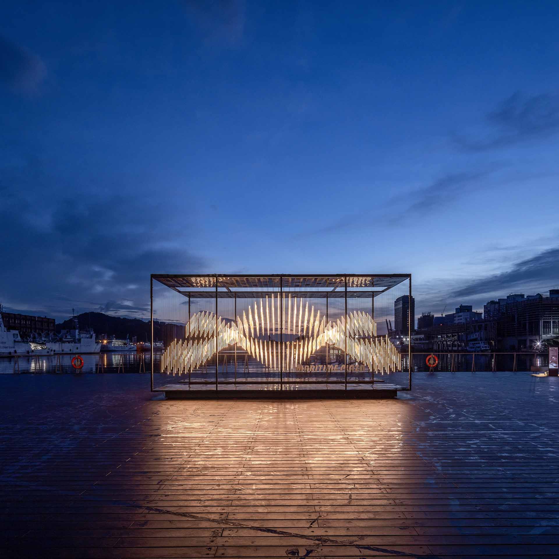 The artwork finds its inspiration in Keelung's ocean, nestled along the serene northern coast of Taiwan. The installation's lights adapt instantly to the wind's strength and direction, unveiling the subtle ،fts in the breeze.