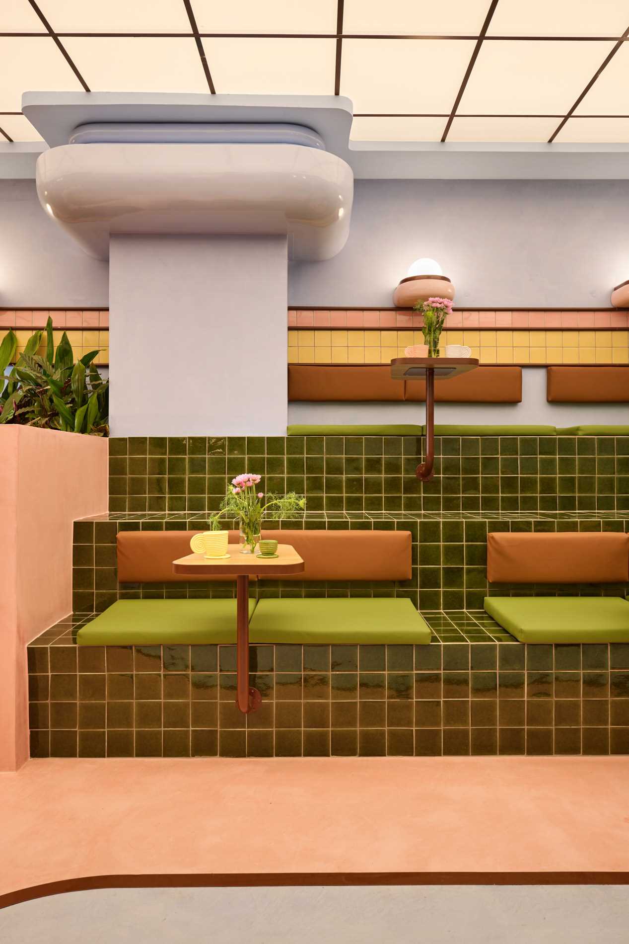 The interior design of Amiko Gelato  blends futuristic design with art deco elements, like curves, glazed tiles, and pastel colors.