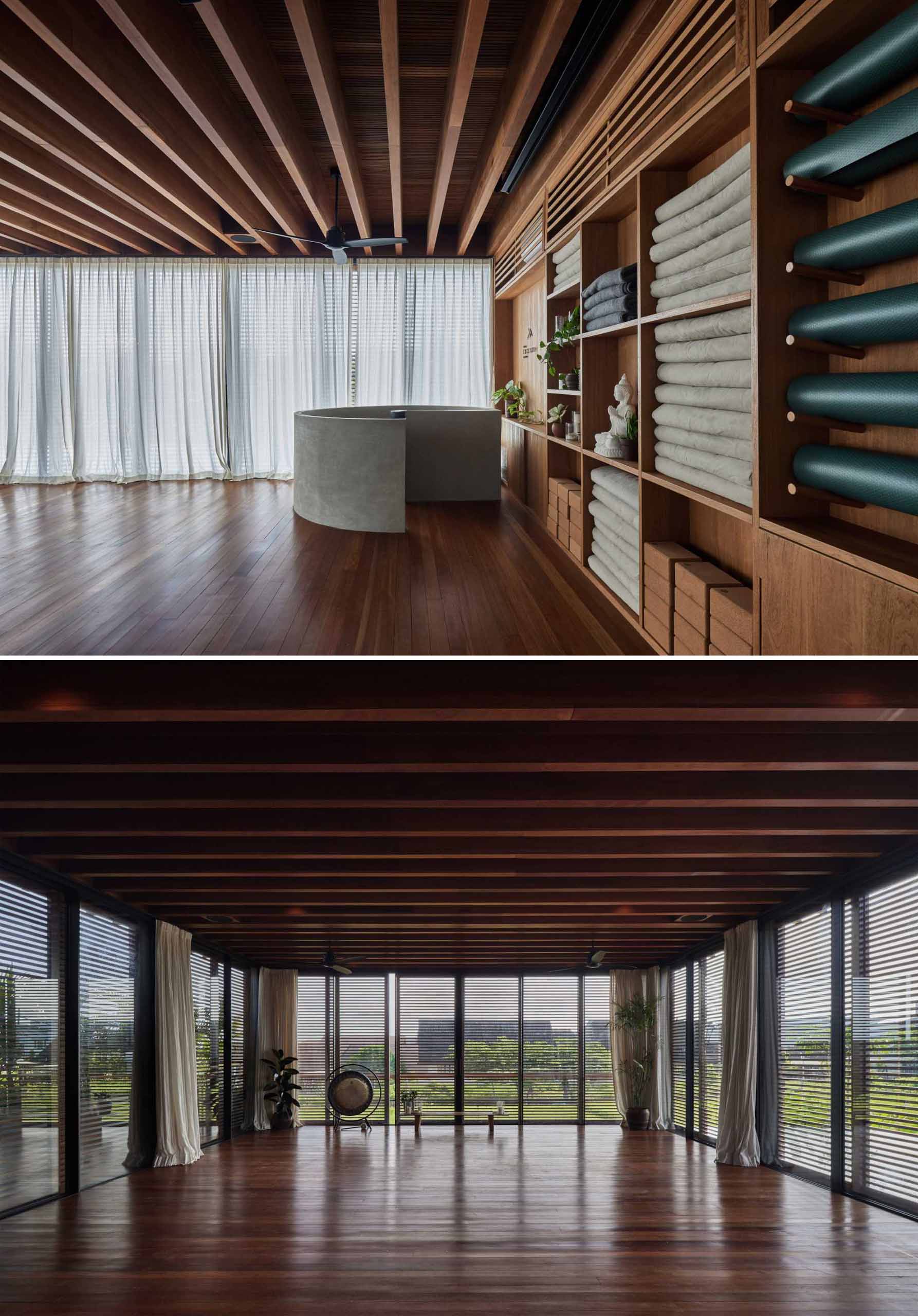 This yoga area, inspired by Kengo Kuma's Glass House, features extensive use of glass to maintain a connection with the natural surroundings.