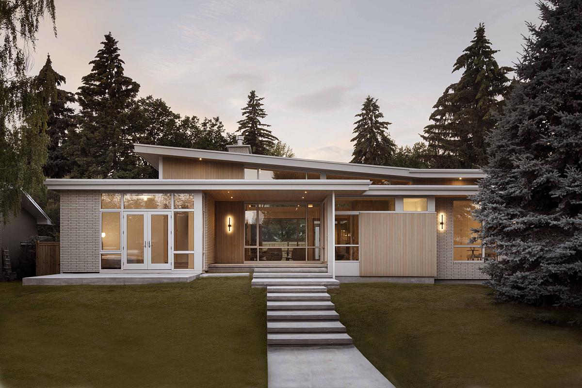 The design of this home was inspired by the long, horizontal lines of the classic California bungalow, and includes an open floor plan and the amenities of a modern build.