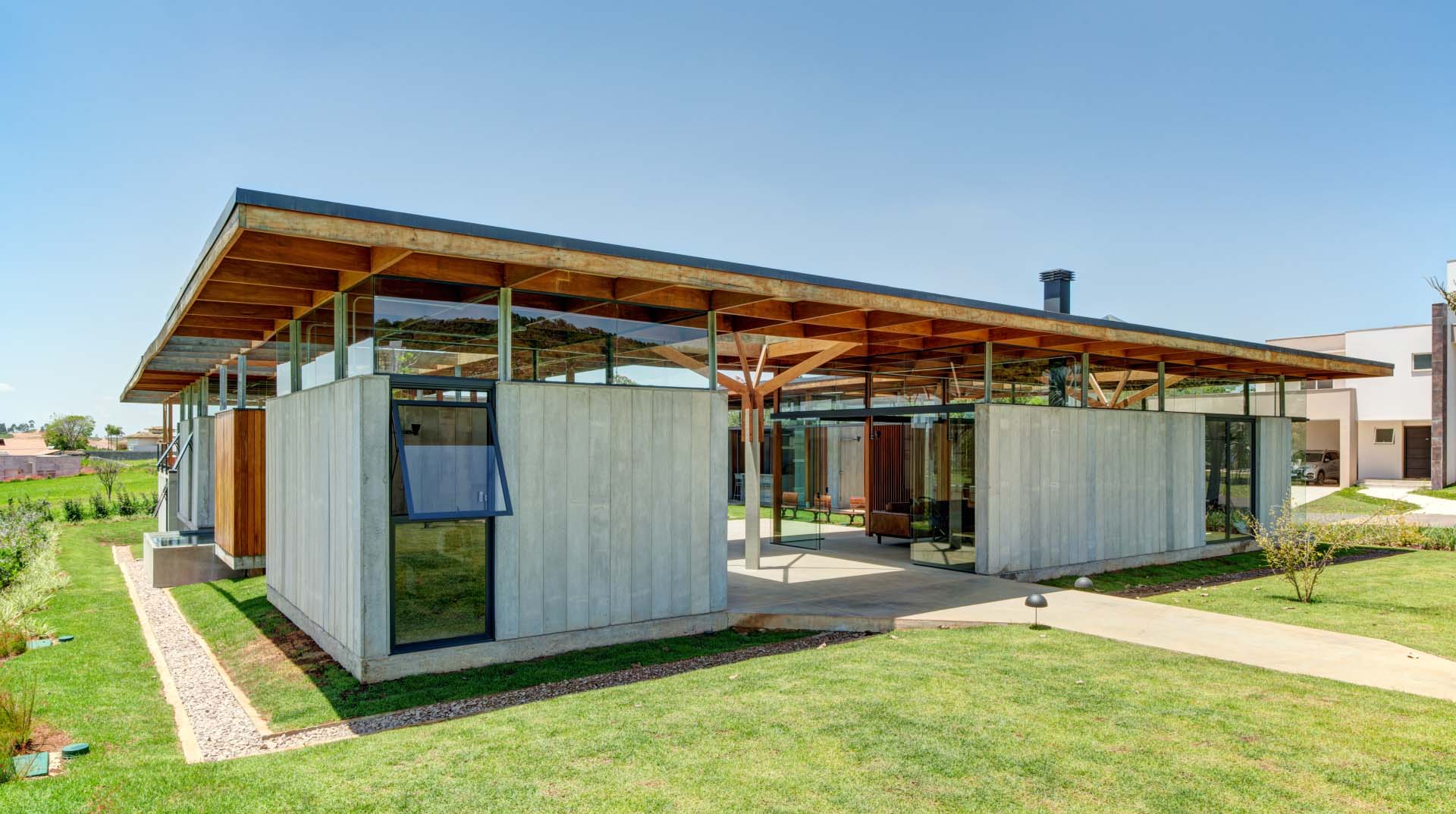 This modern home wraps around a courtyard with a swimming pool, with each room of the house having its own views, while the structure of the home is on full display.