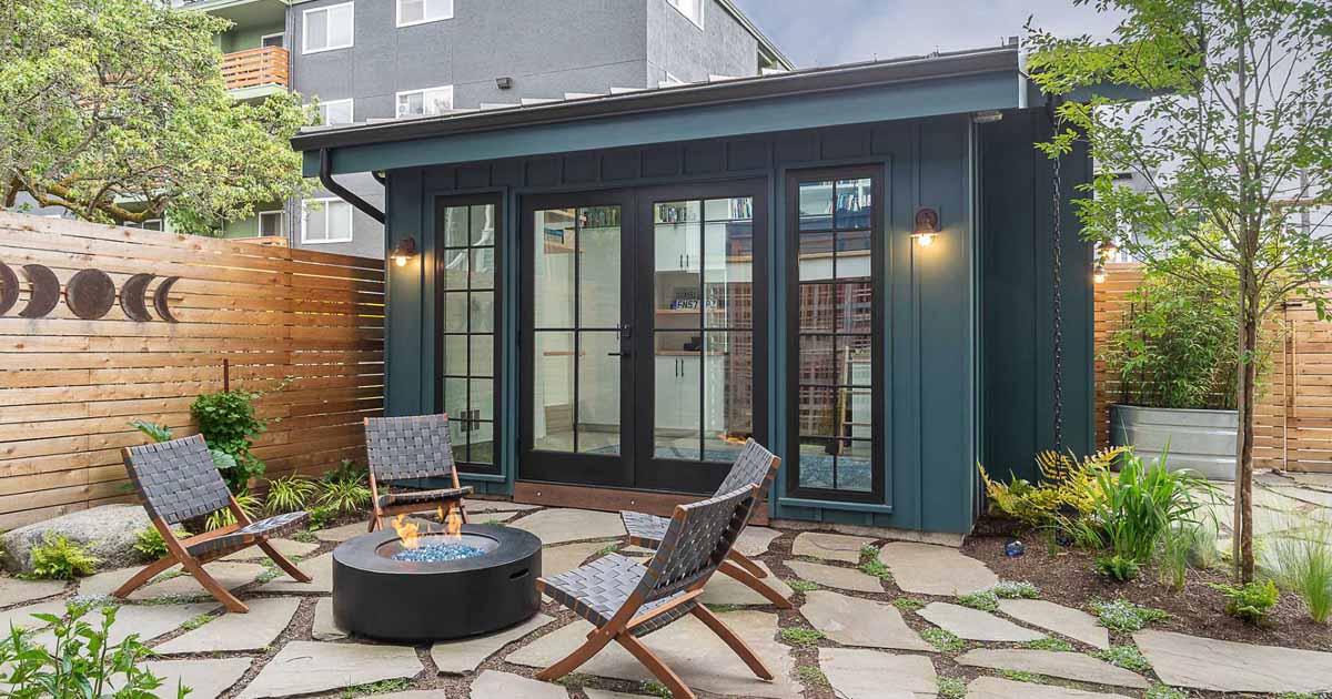 These Home Owners Wanted An Office And A Yoga Studio Behind Their Existing Home