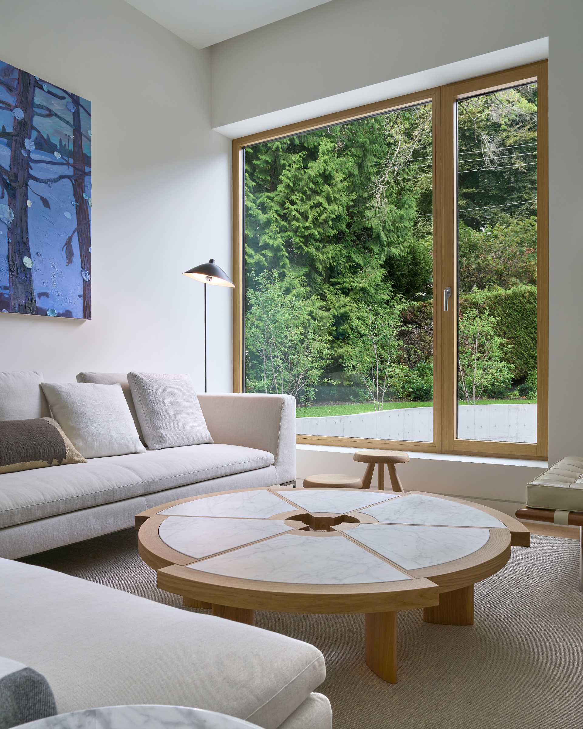 A serene interior palette of oak floors, oak windows, and oak millwork, complemented by natural stone finishes throughout. 