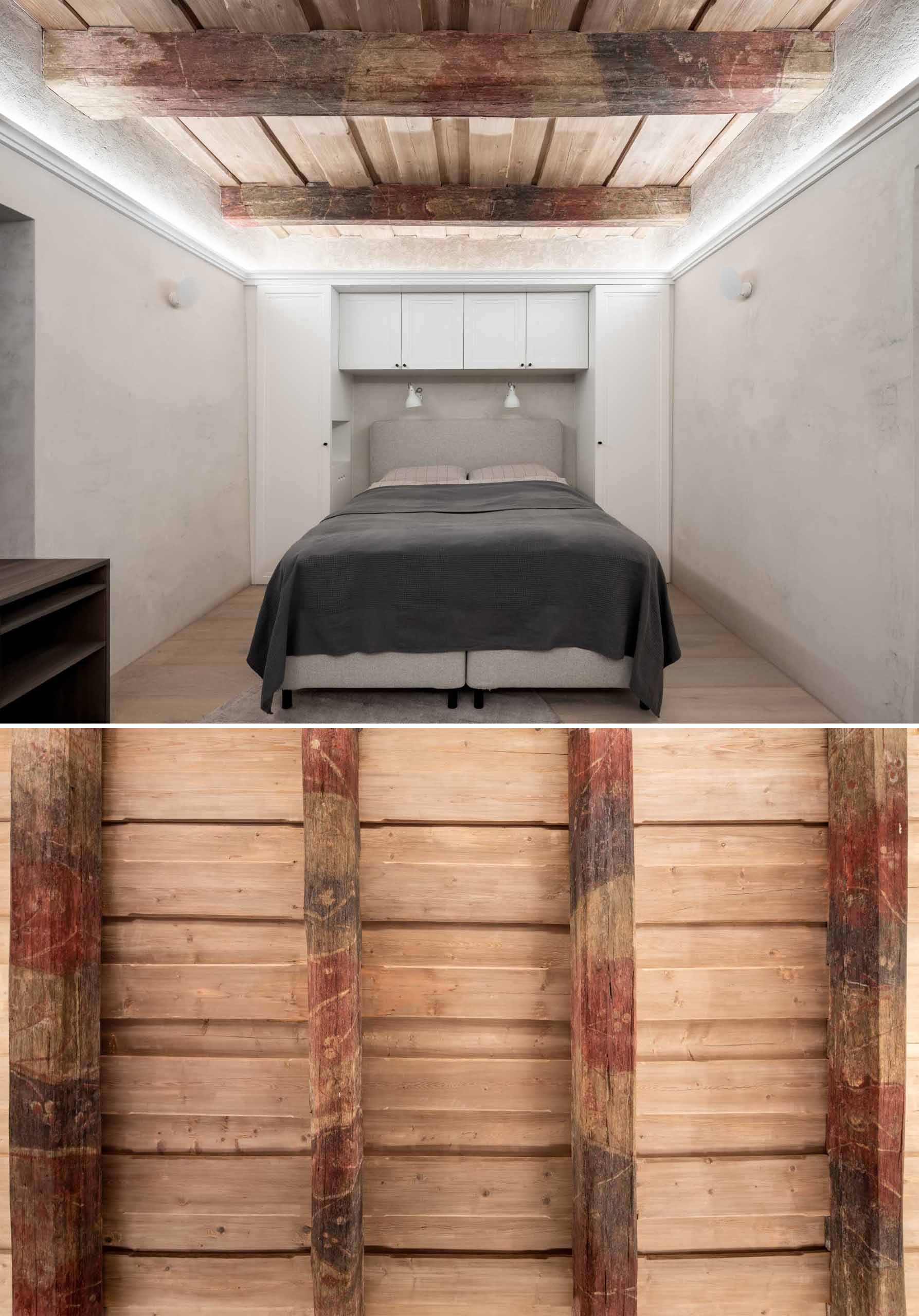 In this bedroom, the designers illuminated wood ceilings indirectly, creating a very pleasant lighting effect in the bedrooms. They also left the plaster "untightened" with exposed brickwork under the ceilings.