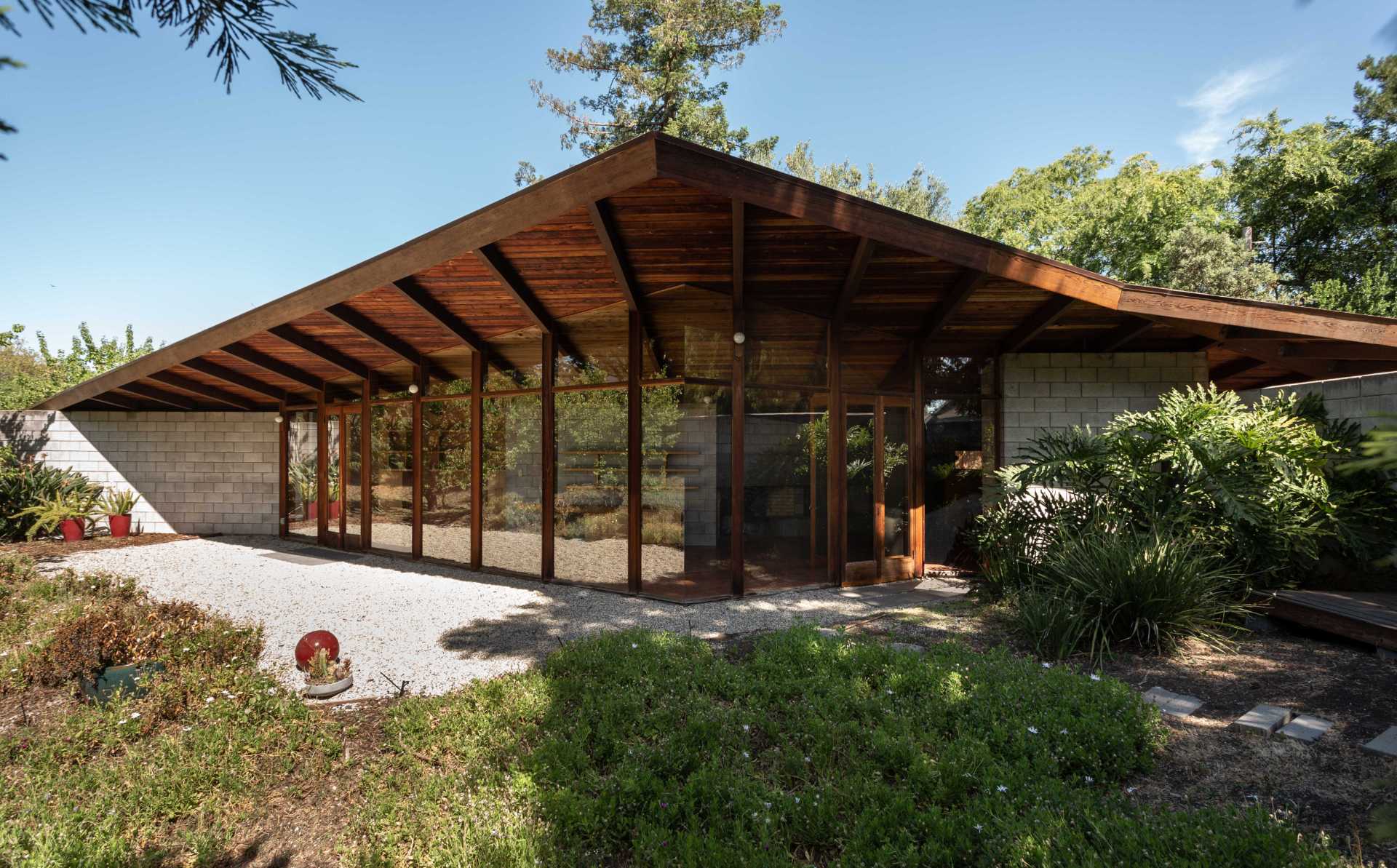 A mid-century modern home before receiving a renovation and new addition.