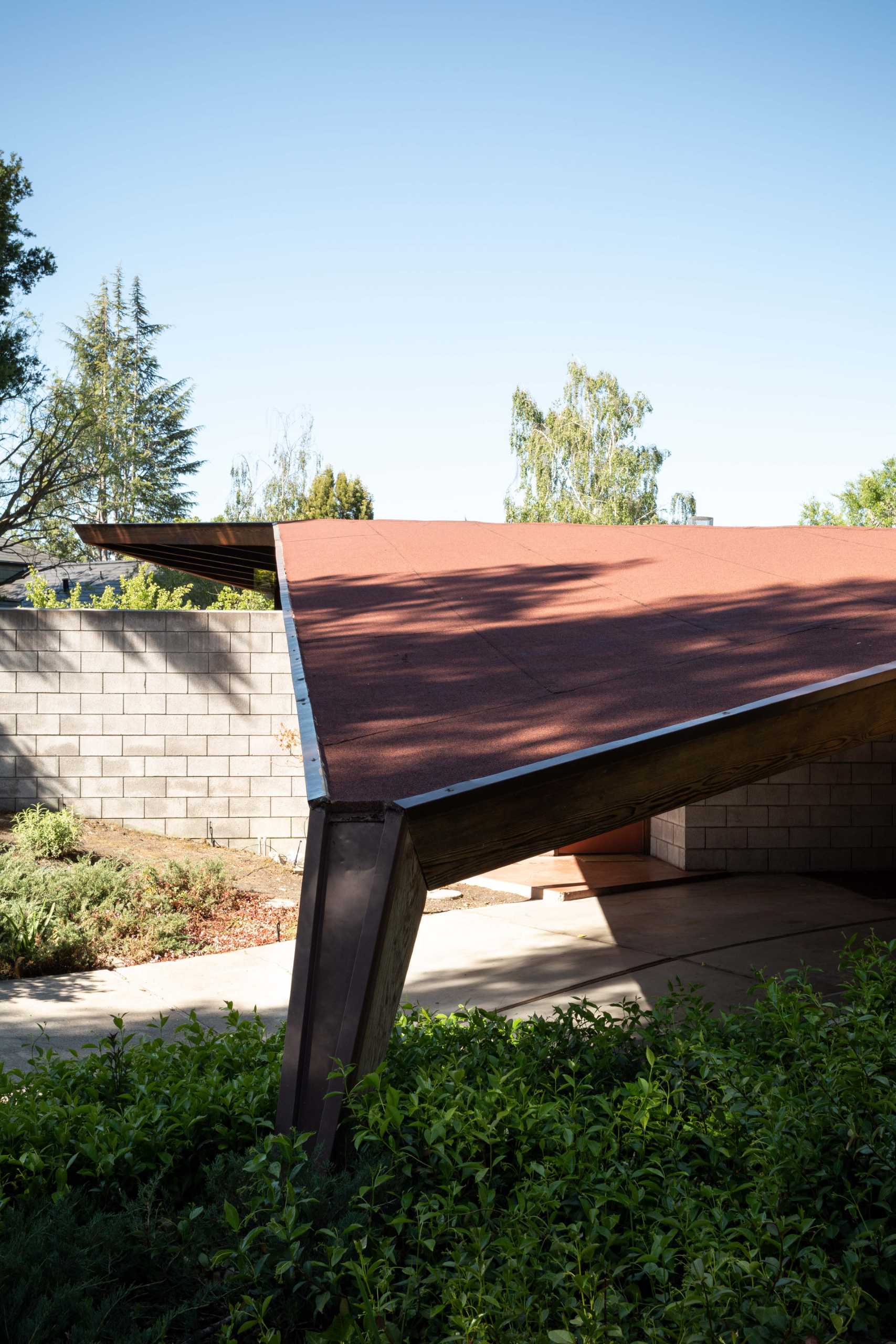 A mid-century modern home before receiving a renovation and new addition.